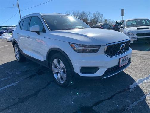 2019 Volvo XC40 T5 Momentum
