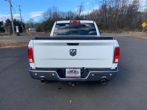 Bright White Clearcoat 2018 RAM 1500 Laramie