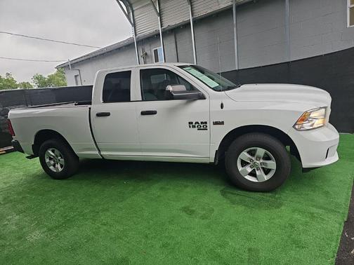 Bright White Clearcoat 2019 RAM 1500 Express