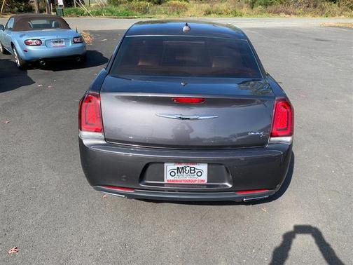 2018 Chrysler 300 S