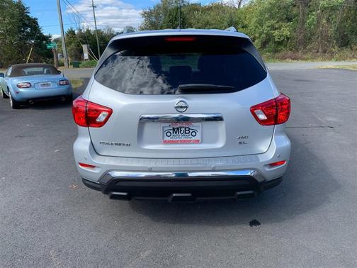 2018 Nissan Pathfinder SL