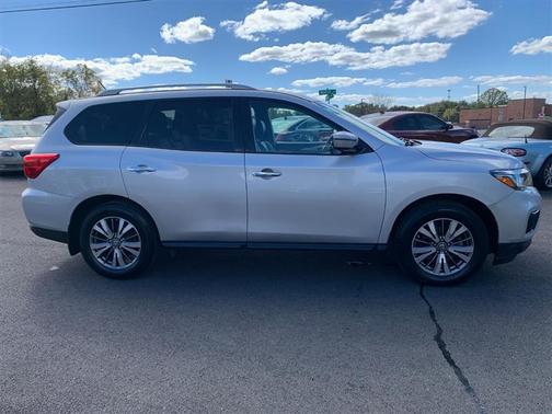 2018 Nissan Pathfinder SL