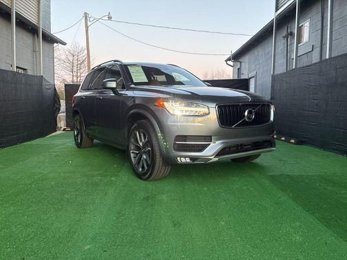 2018 Volvo XC90 T6 Momentum