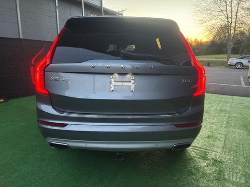 2018 Volvo XC90 T6 Momentum