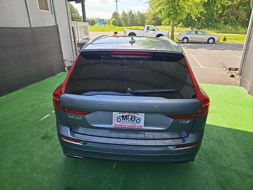Bursting Blue Metallic 2018 Volvo XC60 Recharge Plug-In Hybrid T8 Inscription