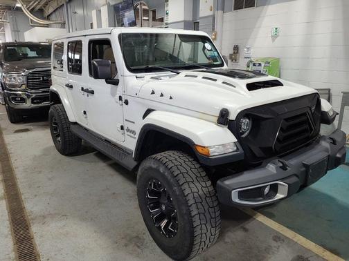 Bright White Clearcoat 2018 Jeep Wrangler Unlimited Sahara
