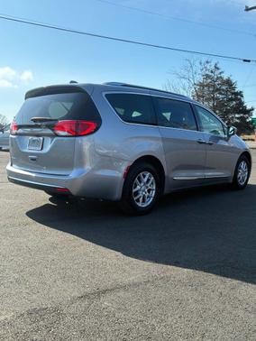 Billet Silver Metallic Clearcoat 2020 Chrysler Pacifica Touring L