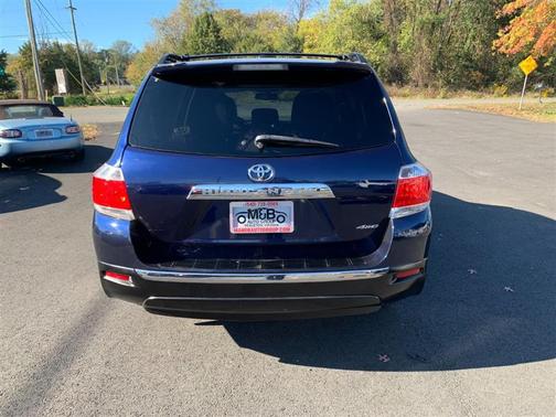 2011 Toyota Highlander SE
