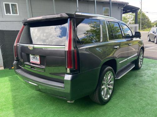 Dark Granite Metallic 2017 Cadillac Escalade Luxury