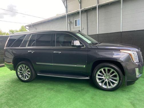 Dark Granite Metallic 2017 Cadillac Escalade Luxury