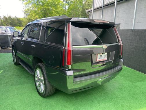 Dark Granite Metallic 2017 Cadillac Escalade Luxury