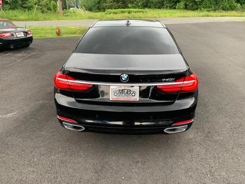 2019 BMW 740 740i