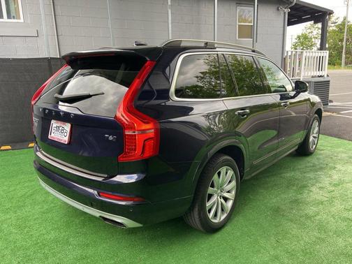 Magic Blue Metallic 2017 Volvo XC90 T6 Momentum