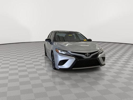 Celestial Silver/Midnight Black Metallic 2019 Toyota Camry XSE