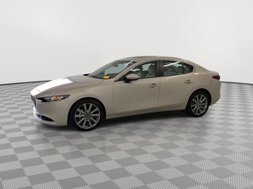 Platinum Quartz Metallic 2025 Mazda Mazda3 FWD w/Preferred Package