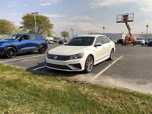 2017 Volkswagen Passat 1.8T R-Line w/Comfort