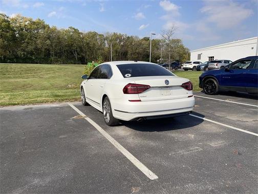 2017 Volkswagen Passat 1.8T R-Line w/Comfort