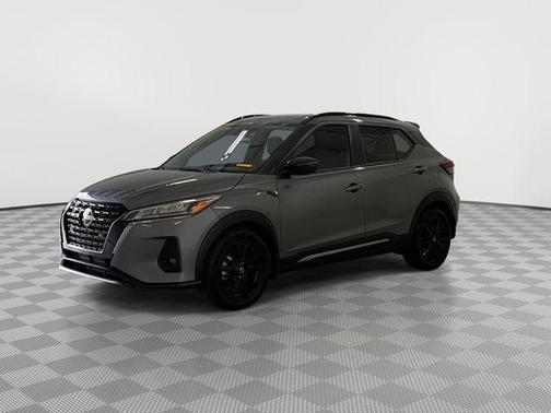 Gun Metallic 2023 Nissan Kicks SR