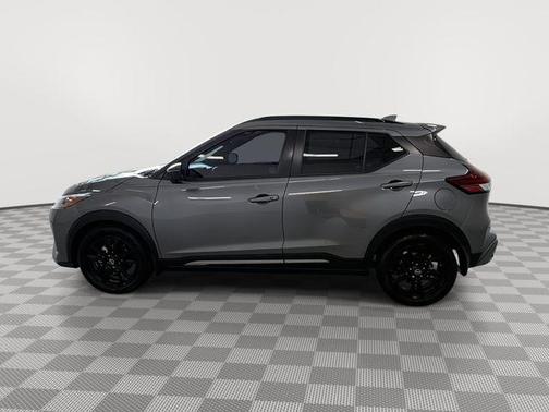 Gun Metallic 2023 Nissan Kicks SR