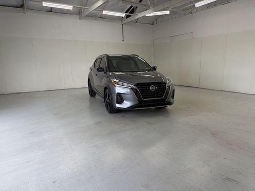 Gun Metallic 2023 Nissan Kicks SR