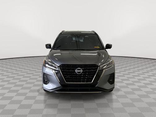 Gun Metallic 2023 Nissan Kicks SR