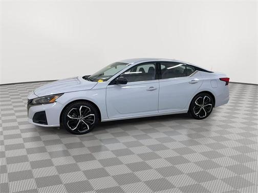 2023 Nissan Altima SR FWD