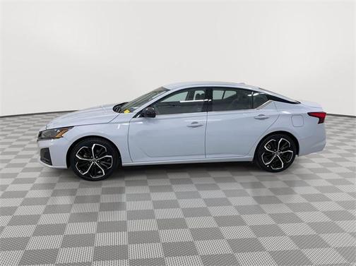 2023 Nissan Altima SR FWD