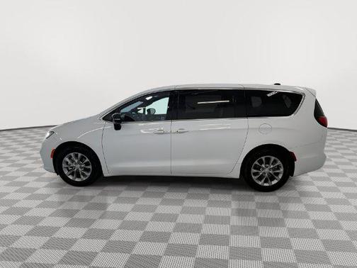 Bright White Clearcoat 2026 Chrysler Pacifica Limited