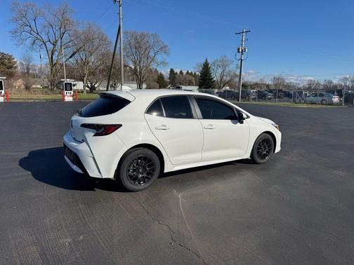 White 2023 Toyota Corolla Hatchback SE