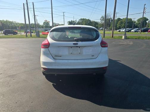 Oxford White 2017 Ford Focus SE