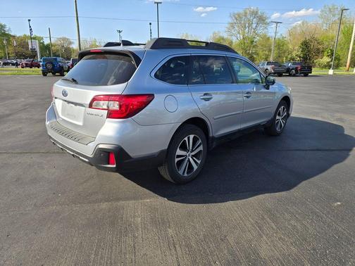 Ice Silver Metallic 2018 Subaru Outback 2.5i Limited