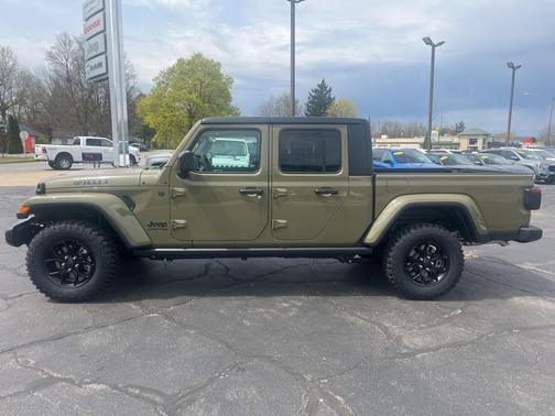 2025 Jeep Gladiator Sport
