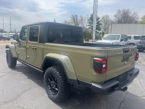 2025 Jeep Gladiator Sport