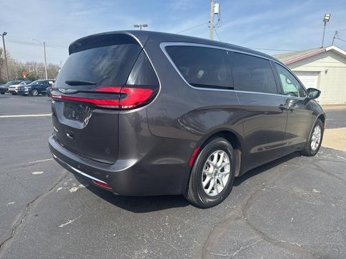 2023 Chrysler Pacifica Touring-L