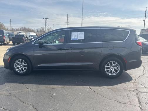 2023 Chrysler Pacifica Touring-L
