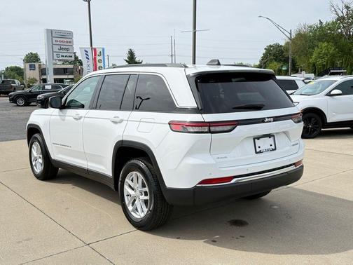 Bright White Clearcoat 2025 Jeep Grand Cherokee Laredo