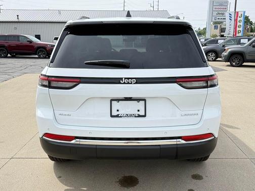 Bright White Clearcoat 2025 Jeep Grand Cherokee Laredo