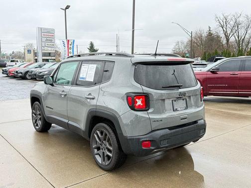 Sting Gray Clearcoat 2021 Jeep Renegade Latitude