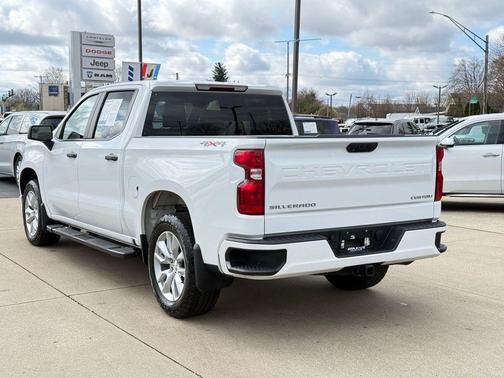 Summit White 2022 Chevrolet Silverado 1500 Custom