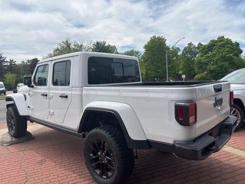 Bright White Clearcoat 2025 Jeep Gladiator Sport