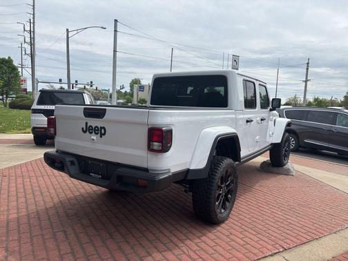 Bright White Clearcoat 2025 Jeep Gladiator Sport