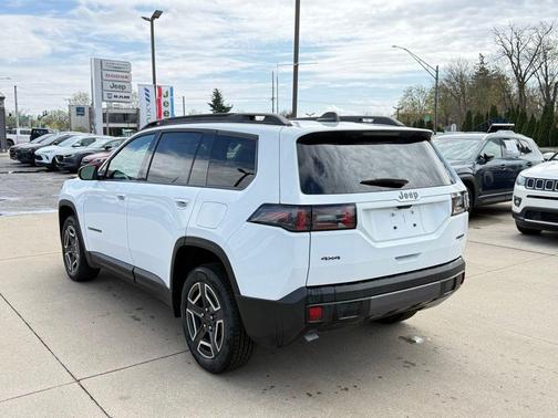 Bright White Clearcoat 2026 Jeep Cherokee LAREDO/LIMITED