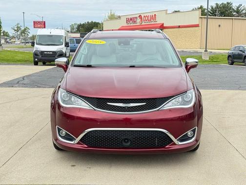 Velvet Red Pearlcoat 2018 Chrysler Pacifica Limited
