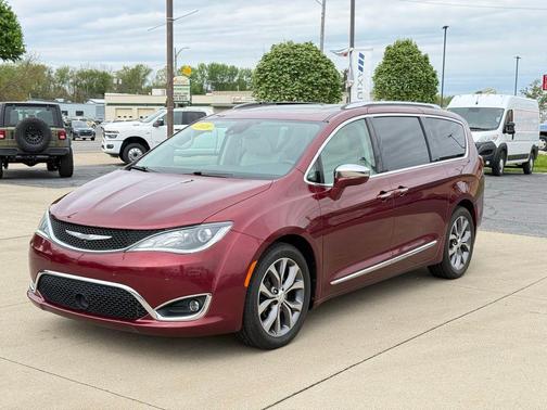 Velvet Red Pearlcoat 2018 Chrysler Pacifica Limited