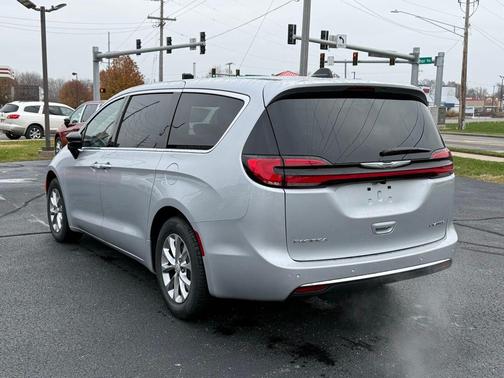 Silver Mist Clearcoat 2026 Chrysler Pacifica Limited