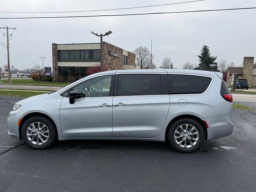Silver Mist Clearcoat 2026 Chrysler Pacifica Limited