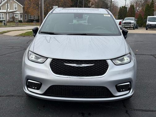 Silver Mist Clearcoat 2026 Chrysler Pacifica Limited