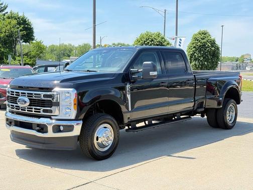 Black Metallic 2026 Ford F-350 XLT