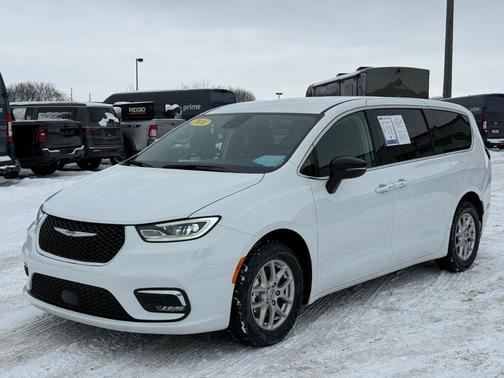 2024 Chrysler Pacifica Touring-L