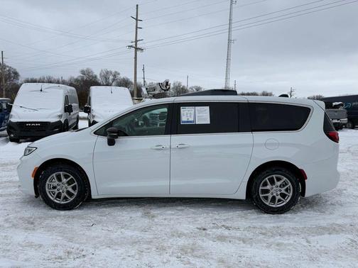 2024 Chrysler Pacifica Touring-L